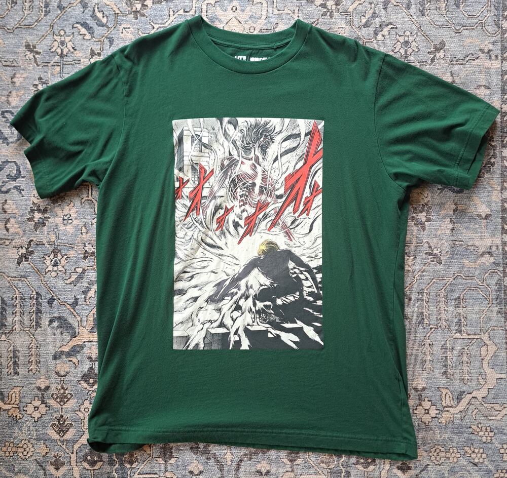 Uniqlo Attack on Titan Size XL Extra Large